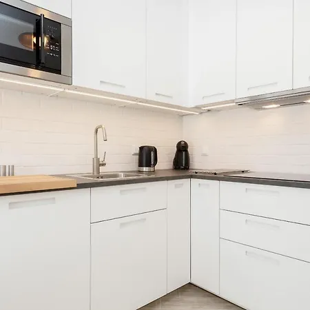 Rondo Wiatraczna By Renters *