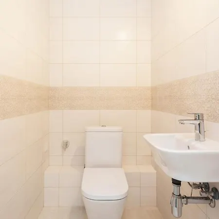 Rondo Wiatraczna By Renters Appartement *