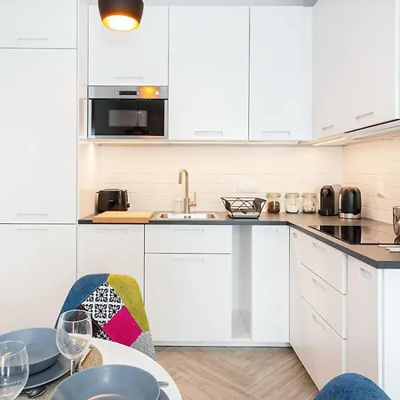 Rondo Wiatraczna By Renters