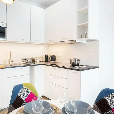 Rondo Wiatraczna By Renters * وارسو