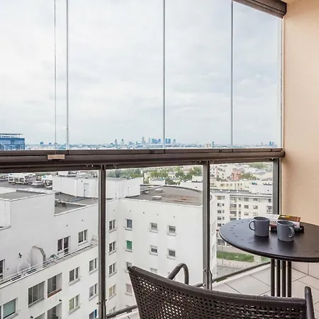 Rondo Wiatraczna By Renters شقة