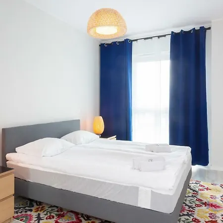 Rondo Wiatraczna By Renters * Warsaw