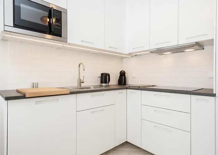 Rondo Wiatraczna By Renters *