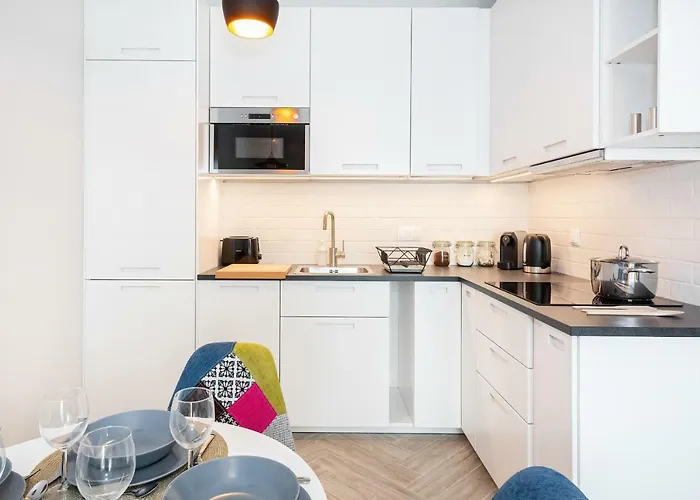 Rondo Wiatraczna By Renters