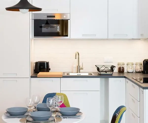 Rondo Wiatraczna By Renters *